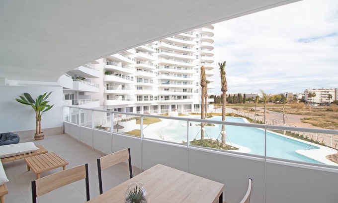 Canet de Berenguer Apartment | Relaxing Apartment with Terrace and Pool Views in Gran Canet