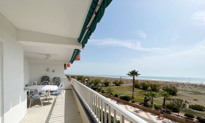 Canet de Berenguer Apartment | Beachfront Apartment in Canet de Berenguer - Pet Friendly Stay