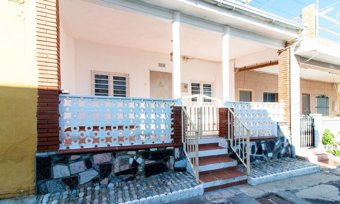 Playa de Almarda Ski Chalet | Beachfront Townhouse Retreat in Almardá, Sagunto