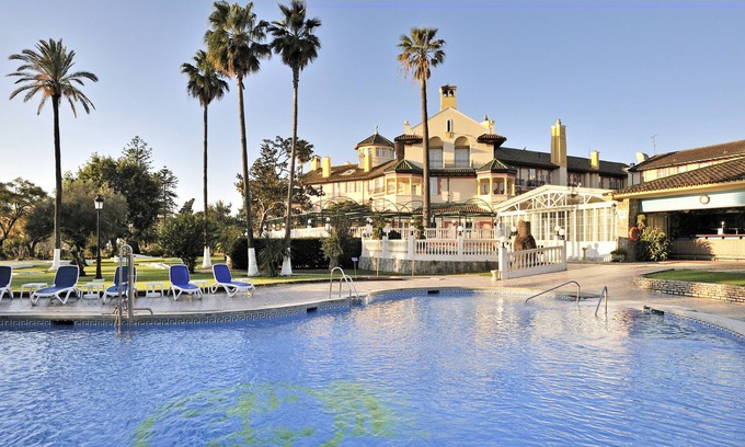 Algeciras Hotel | Discover Globales Reina Cristina: 4-Star Poolside Retreat