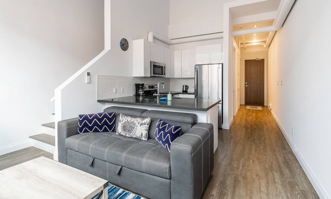 Kirkendall North Apartment | GLOBALSTAY . 2BR 2 STOREY LOFT. Free Parking.Gym