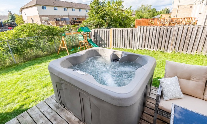 Stoney Creek Apartment | Discover GLOBALSTAY: 3BR Townhomes with Hot Tub & Gym