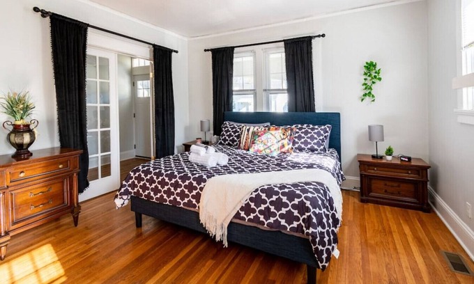 North Chesterfield Apartment | Historic Globetrotter's Suite with Patio & Pet-Friendly Amenities