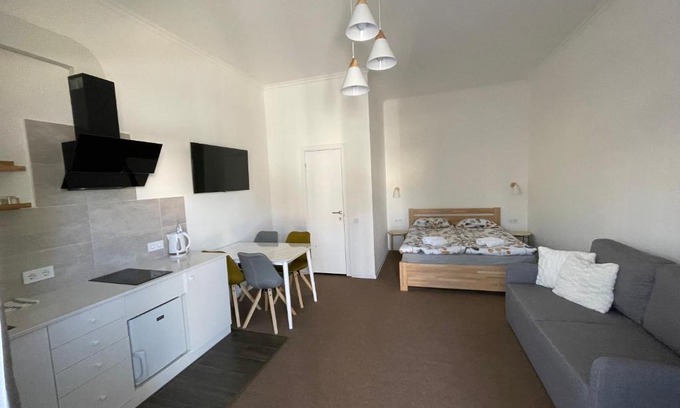 Skhidnytsya Apartment | Top-Rated Gloria Apartments: Ideal for Family Stays