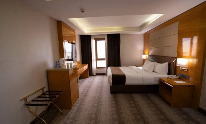 Suwailih Hotel | Gloria Hotel | Superior Double or Twin Room | Close to King Hussein Park