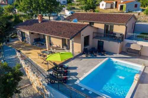 Pinezici Villa | Relaxing Retreat at Gloria: Family-Friendly with Pool Access