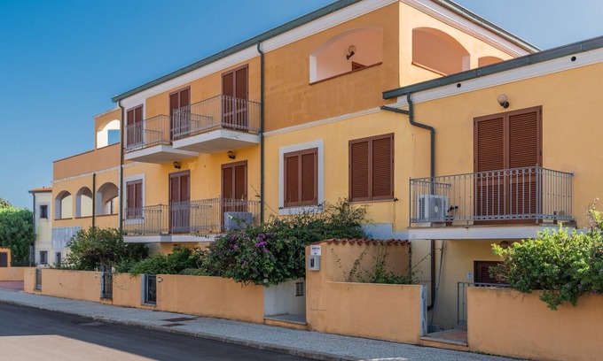 Santa Teresa di Gallura Apartment | Inviting Residence Le Pavoncelle Studio with Pool & Kitchen