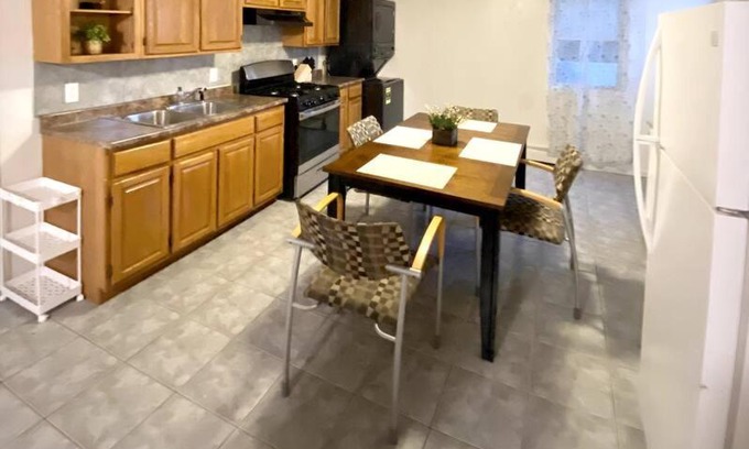 Gloucester Apartment | Cozy Suite Near Downtown with Washer/Dryer Access