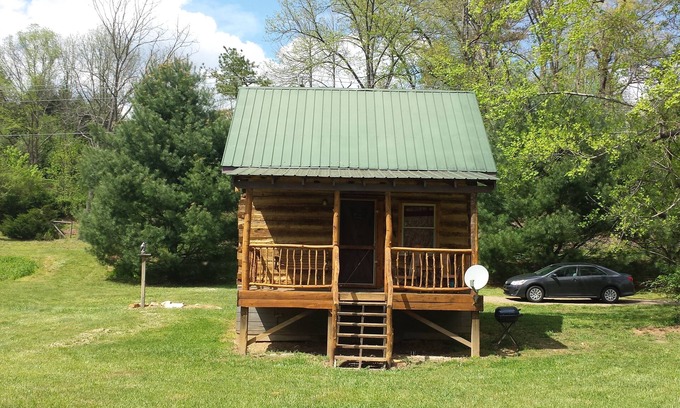 Franklin Cabin | Exceptional Glory Days Riverfront Log Cabin Near Gem Mines