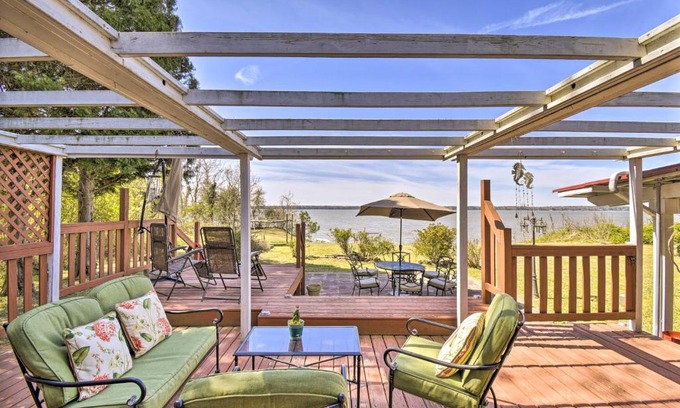 Bellamy House | Gloucester Retreat: Family-Friendly Oasis with Pier Access