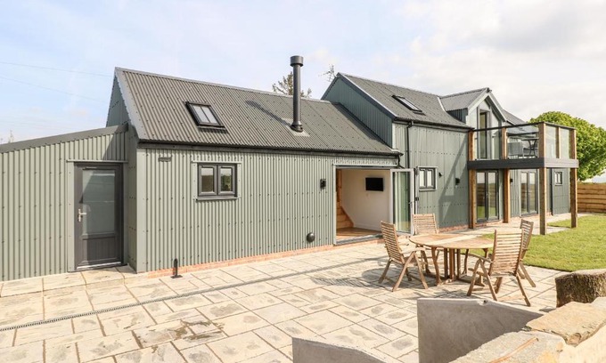 Efailwen House | Pet-Friendly Glowty Brynbedw - 4-Star Stay with Top Ratings
