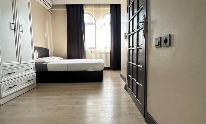 Karesi Hotel | Discover GLR OTEL: Family-Friendly with Kitchen & Breakfast