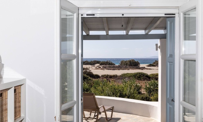 Naxos Apartment | Family-Friendly Glyfada Veranda with Kitchen Amenities