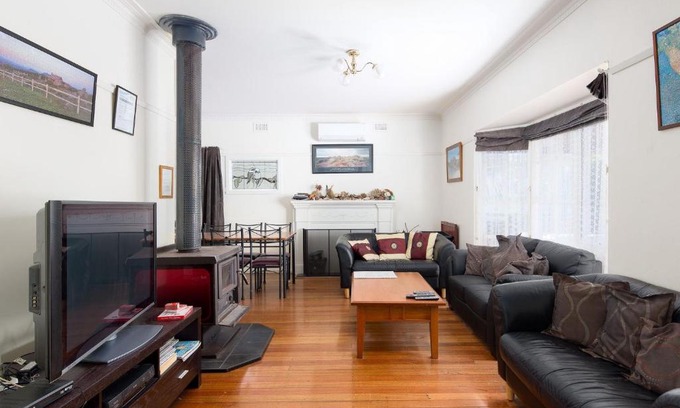 Ventnor House | Top-Rated Family Stay at 14 Glyndon Avenue Awaits You
