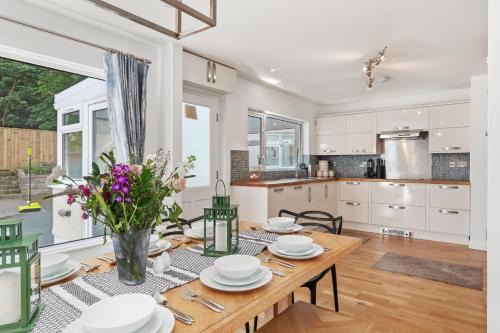 Saundersfoot House | Glynmar: Pet-Friendly Retreat with Hot Tub & Game Room