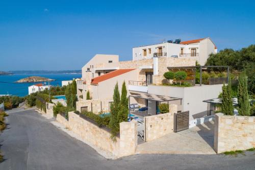 Plaka Villa | Dreamy GM Villas with Pool & Ocean Views Await You
