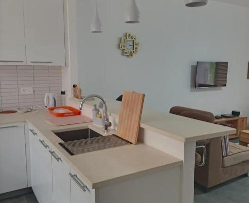 Aiyimensa House | Family-Friendly GMB Haven: Pool, Pets Welcome!