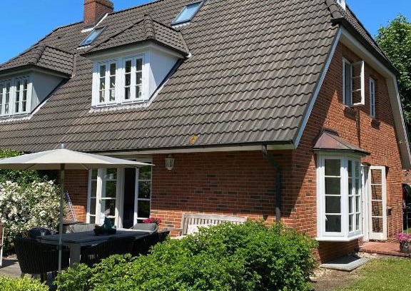 Wyk auf Foehr House | Gmelinstrasse 31a: Oceanfront Retreat with Hot Tub Access