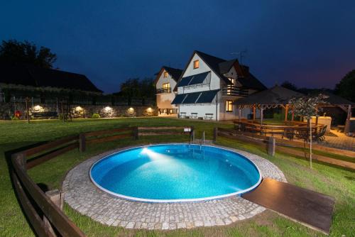 Kazimierz Dolny House | Family-Friendly Gościniec Basia with Oceanfront Pool