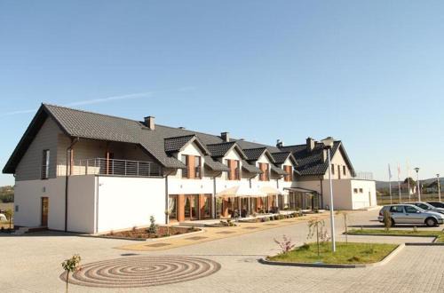 Oblegorek Apartment | Enjoy Comfort at Gościniec Europejski with Hot Tub Access