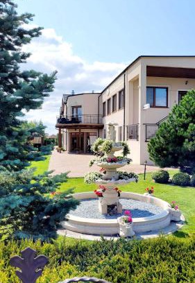 Znin Hotel | Welcoming Gościniec Krys: Rated 9.1/10 & Family-Friendly