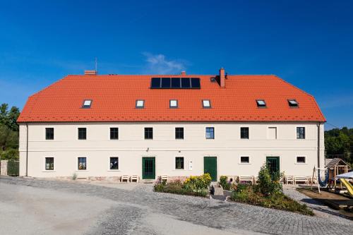Gmina Swierzawa House | Cozy Gościniec Pod Gruszą: Top-Rated Stay with Hot Tub