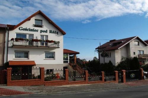 Chelmno House | Delightful Stay at Gościniec pod Różą with Hot Tub & Breakfast