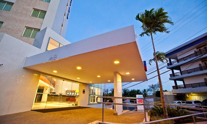 Farolandia Hotel | Pet-Friendly Getaway at Go Inn Aracaju - Rated 9/10!
