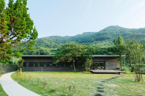 Goto House | Discover Go Round and Round - Family-Friendly Retreat