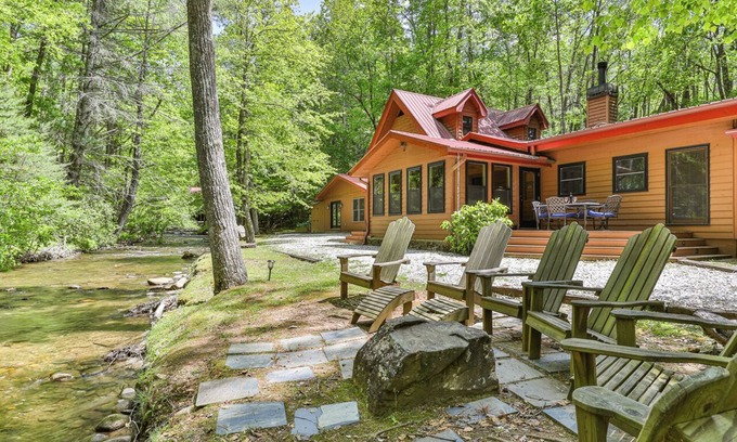 Walnut Mountain Cabin | Relaxing Creekfront Retreat: 9.8 Rated with Spa & Pool