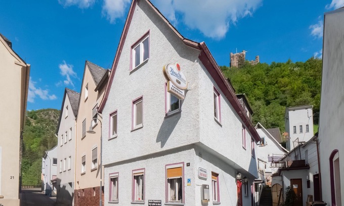Wellmich House | Cozy Holiday Home in Sankt Goarshausen with BBQ Facilities