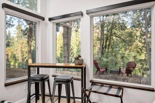 Stafford - Tualatin Valley House | Pet-Friendly Retreat at The Cedars with 10/10 Review Score