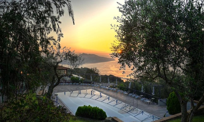 Schiazzano Apartment | Relax at Gocce Di Capri Resort with Oceanfront Views