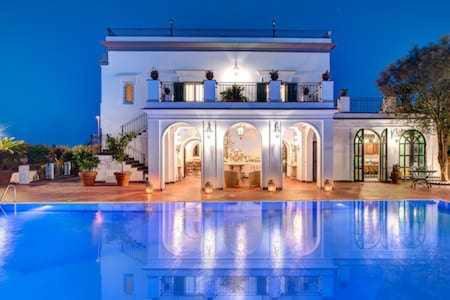 Colli di Fontanelle Apartment | Elegant Getaway at The Palace Villa Escondida