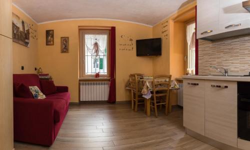 Serina Apartment | Discover Goccia di Resina: Family-Friendly and Pet Welcoming