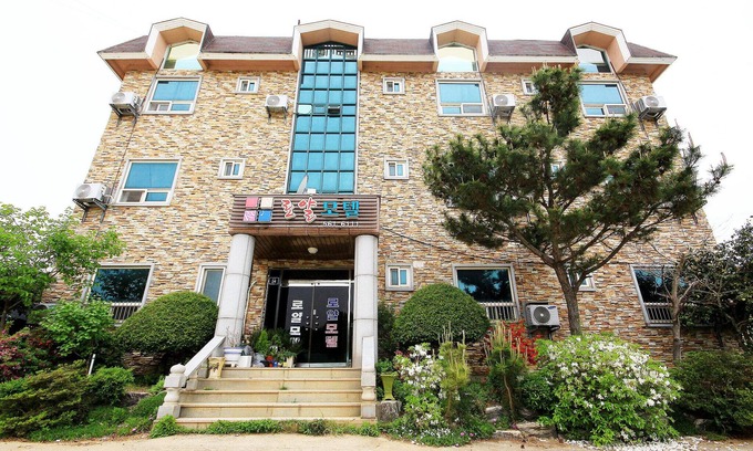 Gochang Hotel | Eco-Friendly Gochang Royal: Family-Friendly Getaway