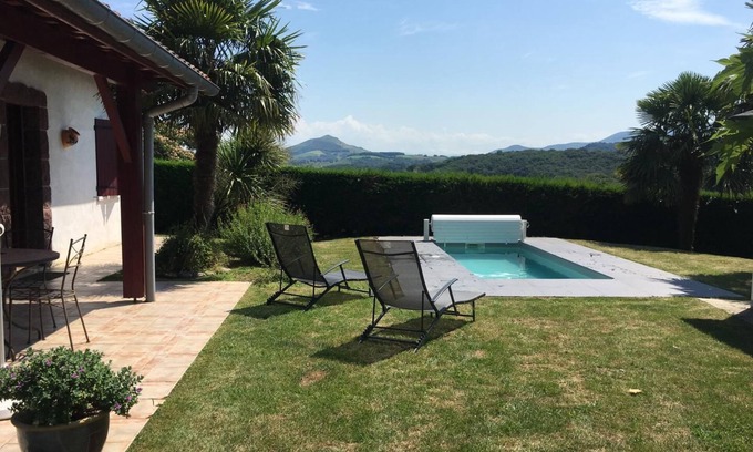 Hasparren House | Gochoki Gîte - Family Retreat with Pool & Spa in Hasparren