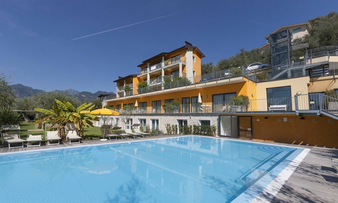 Malcesine House | Goethe Hotel: Oceanfront Comfort with Spa & Pool Access