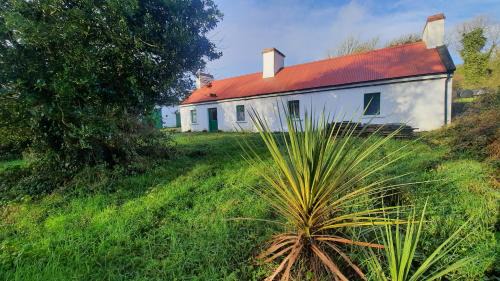 Creegh House | Historic 200-Year-Old Farmhouse with Family-Friendly Amenities