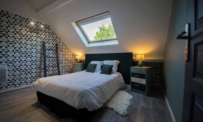 Bruyeres-et-Montberault Apartment | Eco-Friendly Retreat at Going Green B&B with Lake Views