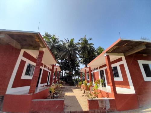 Hireguthi Hotel | Beachfront Cottages in Gokarna with Ocean View & Dining