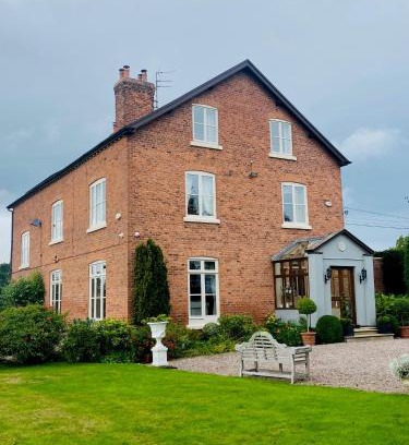 Chester Bed & Breakfast | Book Your Stay at Golborne Manor Bed and Breakfast Today!