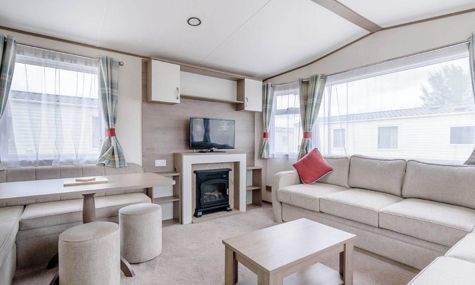 Skegness House | Gold 8 Caravan (Pet)