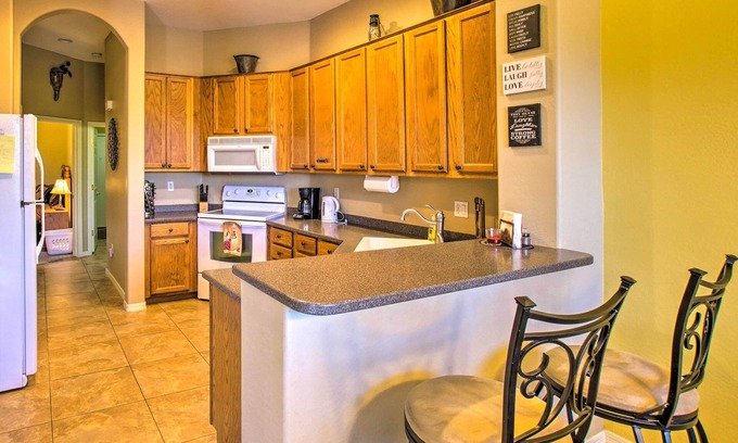 Gold Canyon House | Gold Canyon Townhome with Golf Course and Pool Access