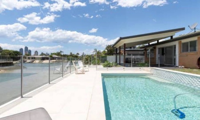 Broadbeach Waters House | Family-Friendly Stay at Poinciana Place - Guest Rated 9.8