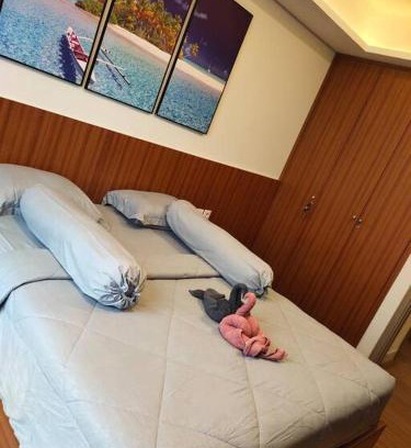 Pantai Indah Kapuk Apartment | Cozy Gold Coast Beach Room with Netflix and Pool Access