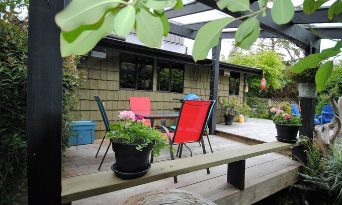 Tofino Cottage | Discover Gold Coast Retreat: Haidaway Cottage at Chesterman Beach