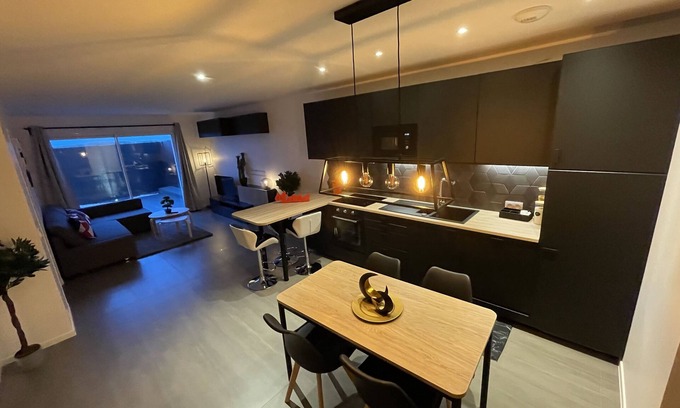 Villejust Apartment | Gold Cocoon T3: Guest Rated 10/10 Near City Center