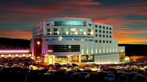 Oroville East Hotel | Relax at Gold Country Casino Resort with Pool & Spa Access