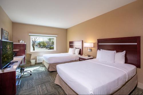 Carson City Hotel | Relax at Gold Dust West: Family-Friendly with Ocean Views